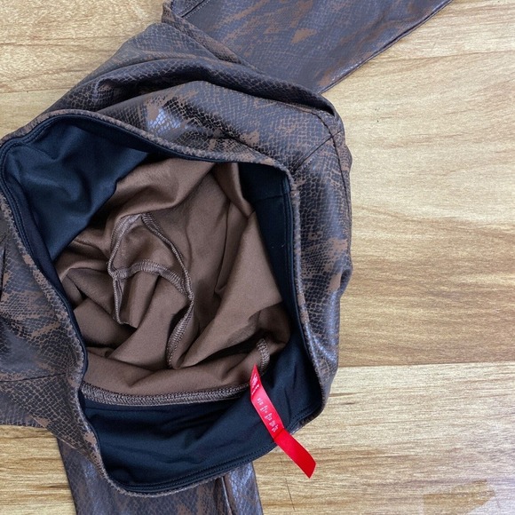 Spanx Faux Leather Brown Snake Leggings Medium Pull On Compression Stretch 20265 - Picture 8 of 10